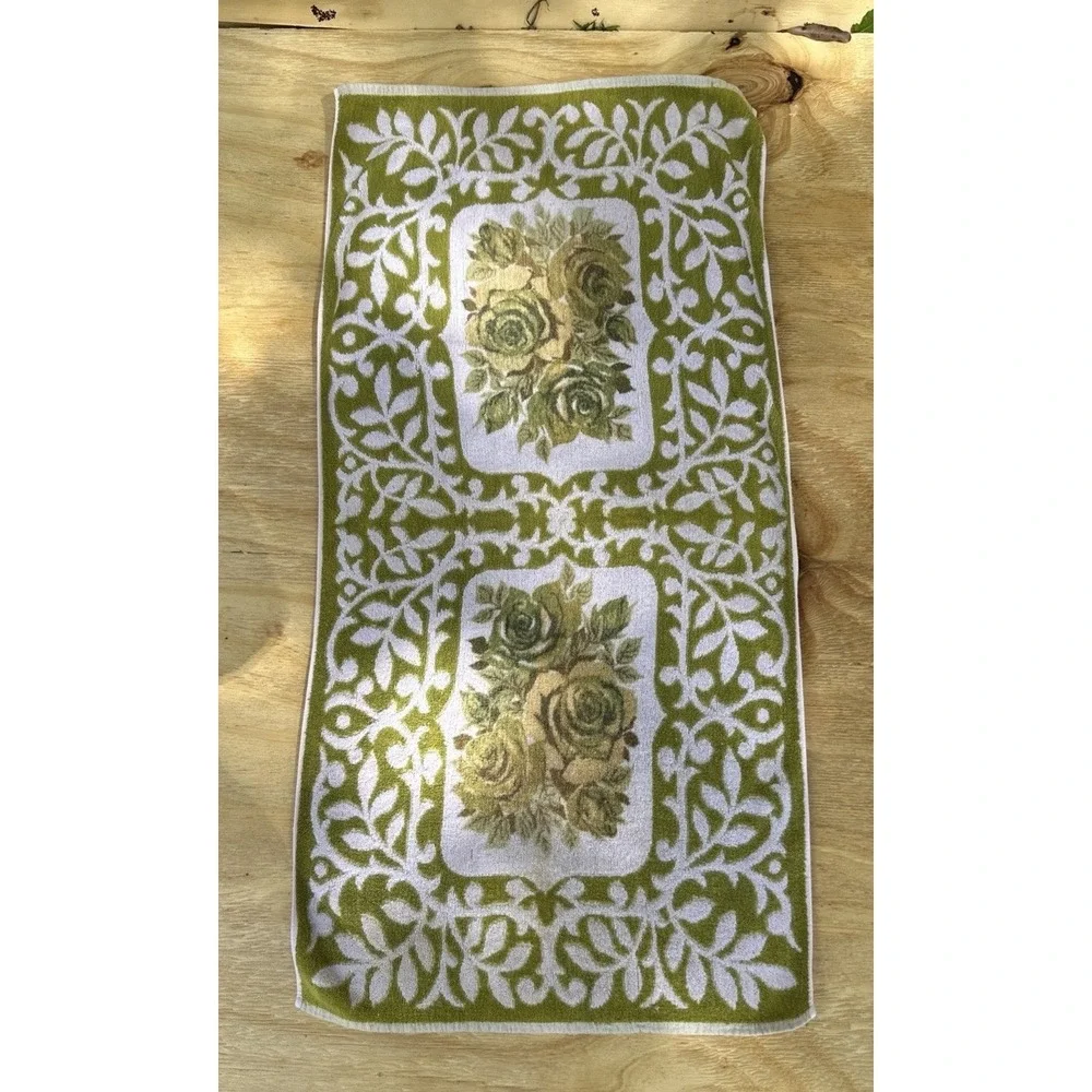 Vtg 70s Avocado Green Floral Damask Bath Towel 21x42 Cotton Terry MCM Retro
